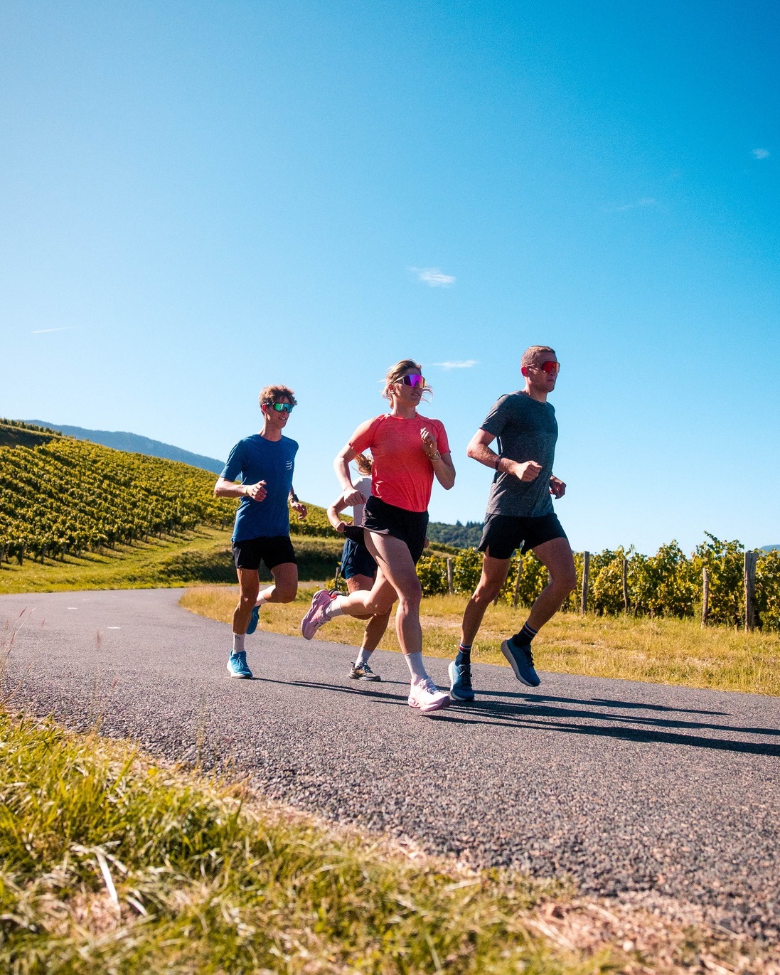 🇨🇭🔥 Le 31  juillet, cap sur Sion, la plus ancienne ville de Suisse, pour un week-end aussi sportif que festif ⚡️ 

Entre Fête nationale et Cyclosportive, l’ambiance promet d’être électrique pendant 48h 🥳

Côté running, place à la performance 💨
Deux formats au choix : 5 km ou 10 km, sur des parcours 100% roulants, parfaits pour aller chercher ton PR sans te soucier du dénivelé ⏱️

Le tracé ? La Boucle des Passerelles Sédunoises 🌁
Un parcours original avec 7 ponts et passerelles, le long du Rhône, entre nature et centre-ville. De quoi enchaîner les kilomètres avec plaisir… et vitesse 🛣️

Départ à 19h 🌙
Entre fin de journée et ambiance nocturne, tu vas découvrir Sion sous un autre angle, porté par une énergie collective unique 🔥

Alors, prêt(e) à venir claquer un chrono… ou juste kiffer l’expérience ? 😏

𝐈𝐧𝐟𝐨𝐫𝐦𝐚𝐭𝐢𝐨𝐧𝐬 & 𝐢𝐧𝐬𝐜𝐫𝐢𝐩𝐭𝐢𝐨𝐧 ⤵️
✍️ https://running.cyclosportive-valais.ch

#CyclosportiveValais #Valais2026 #Cyclosportive #Cyclisme #Running #CourseÀPied #Sion #Valais #Suisse #Granfondo #RideInSwitzerland #RunningSuisse #RunInSion #RunValais #EKOI #SMH #CLSO