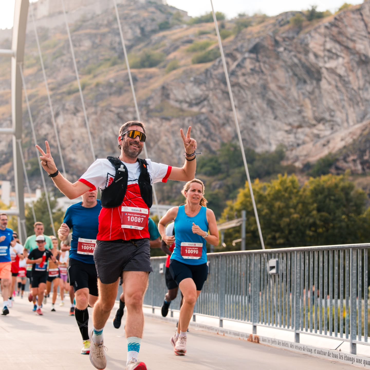 🏃‍♀️🏃 BOUUUM 🔥

Le tout premier Running du Valais à Sion a tenu toutes ses promesses ! 🤩

Quel bonheur de voir une telle énergie au départ de Sion. Un immense merci à toutes les coureuses et tous les coureurs pour vos sourires, votre enthousiasme et votre passion. Vous avez rendu cette première édition tout simplement inoubliable. ❤️

Près de 300 participants ont parcouru Sion : ses passerelles, les berges du Rhône et ses vergers, le tout sublimé par un magnifique coucher de soleil. 🌅 Un décor exceptionnel pour une soirée de sport et de partage.

🏅 Les résultats sont en ligne 👉 https://running.cyclosportive-valais.ch/

À demain pour la suite de l'aventure, à vélo ! 💥

#CyclosportiveValais #Valais2026 #RunningDuValais #Running #CourseAPied Sion Valais Suisse RunValais RunInSion RunningSuisse EKOI SMH CLSO