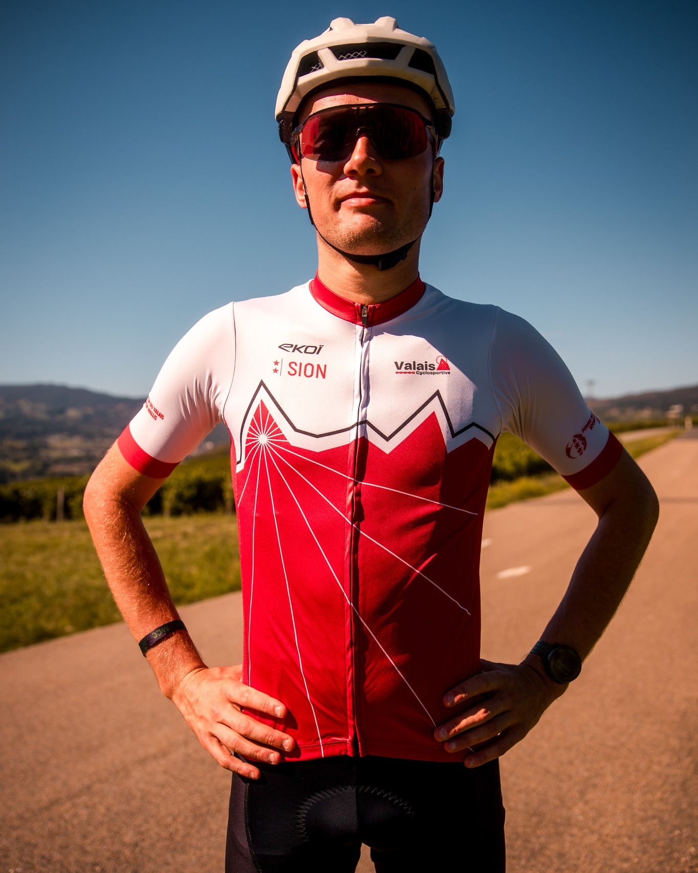 🎽 Un maillot cycliste offert à tous les participants de la Cyclo !

Un maillot qui arbore fièrement les couleurs du Valais, de la Suisse 🔴⚪

𝐈𝐧𝐟𝐨𝐫𝐦𝐚𝐭𝐢𝐨𝐧𝐬 & 𝐢𝐧𝐬𝐜𝐫𝐢𝐩𝐭𝐢𝐨𝐧𝐬 ⤵️
✍️ https://cyclosportive-valais.ch

#CyclosportiveValais #Valais2026 #Cyclosportive #Cyclisme #Running #CourseÀPied #Sion #Valais #Suisse #Granfondo #RideInSwitzerland #RunningSuisse #RunInSion #RunValais #EKOI #SMH #CLSO