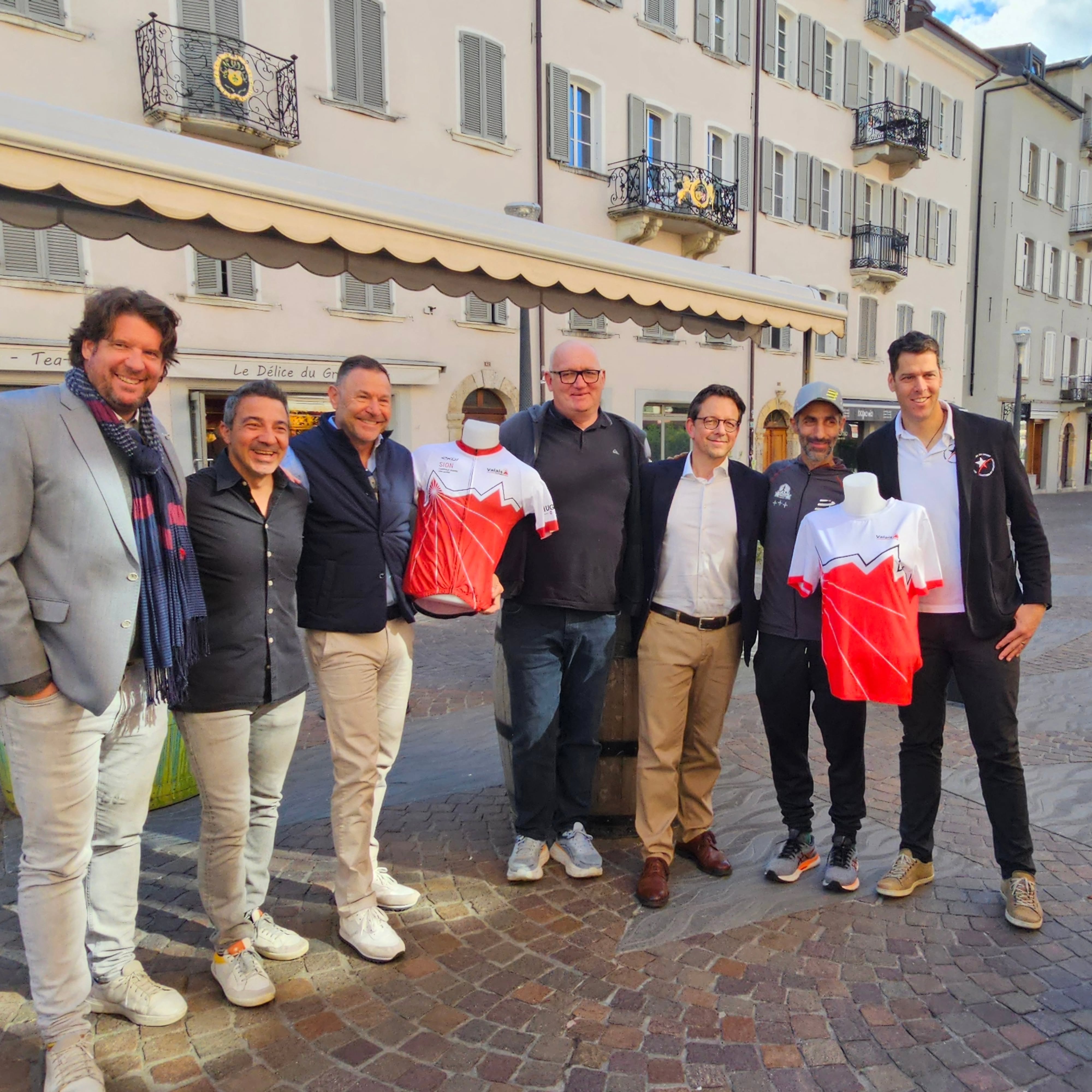 🌞 Les beaux jours arrivent… et avec eux la première édition de notre événement Running & Cyclosportive !

Ce matin, entourés des représentants de la Ville de Sion, de l’Office cantonal du sport, de notre parrain Pascal Richard, de notre ambassadeur running Cesar Costa, ainsi que de nos partenaires et bénévoles, nous avons eu le plaisir de dévoiler à la presse le programme sportif de cette première édition.

Un événement pensé pour mettre en valeur notre territoire, rassembler toutes les générations et accueillir des participants de tous niveaux dans une ambiance conviviale et sportive.

Le coup d’envoi est lancé 🚴‍♂️🏃‍♀️

𝐈𝐧𝐟𝐨𝐫𝐦𝐚𝐭𝐢𝐨𝐧𝐬 & 𝐢𝐧𝐬𝐜𝐫𝐢𝐩𝐭𝐢𝐨𝐧 ⤵️

✍️ https://running.cyclosportive-valais.ch
#CyclosportiveValais #Valais2026 #Cyclosportive #Cyclisme #Running